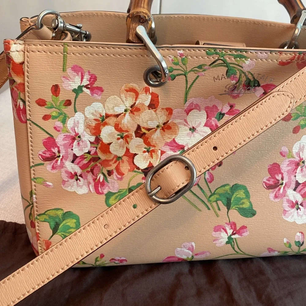 Gucci • Blooms Print Bamboo Shopper Tote in Pink Apricot *AUTHENTICATED* - Picture 3 of 17